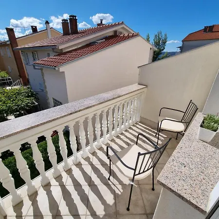 Chiara With Balcony Apartament
