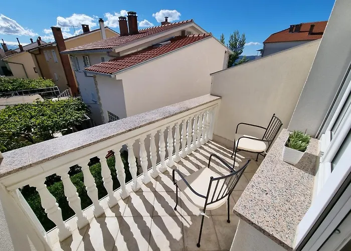 Chiara With Balcony Apartman